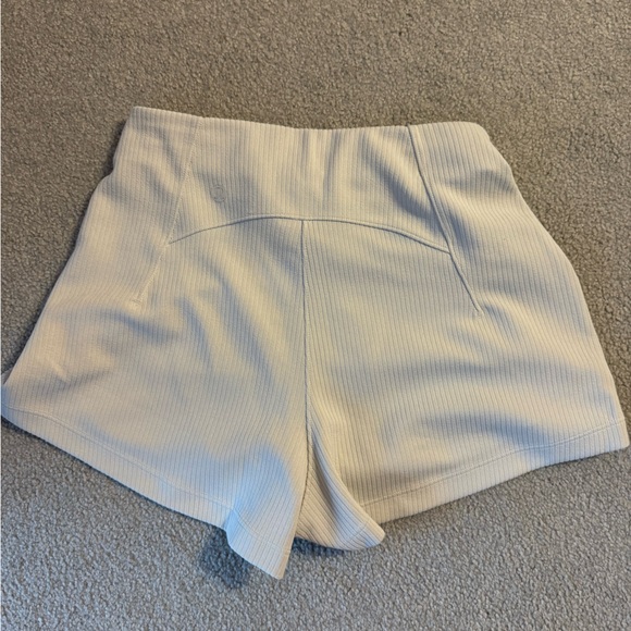 🤍 Lululemon size 0 Ribbed Softstreme high rise short 2”🤍 - Picture 5 of 5